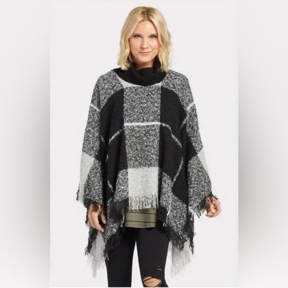Michael Stars Sweaters - *NWT* Michael Stars from Evereve Black and White Even Better Poncho, One Size